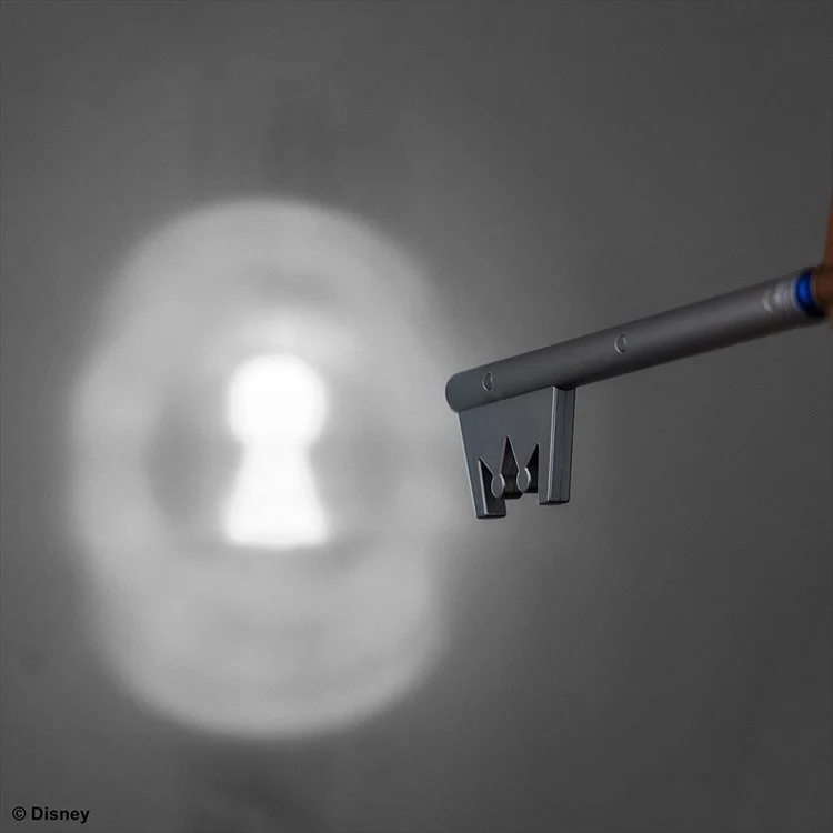 Kingdom Hearts -  Kingdom Key Light Up Keyblade - Image 4
